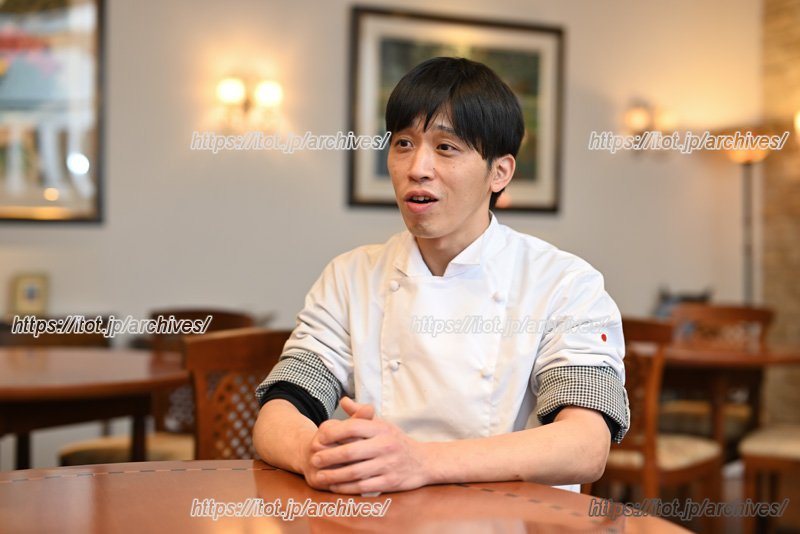 パンについて語る西春さん