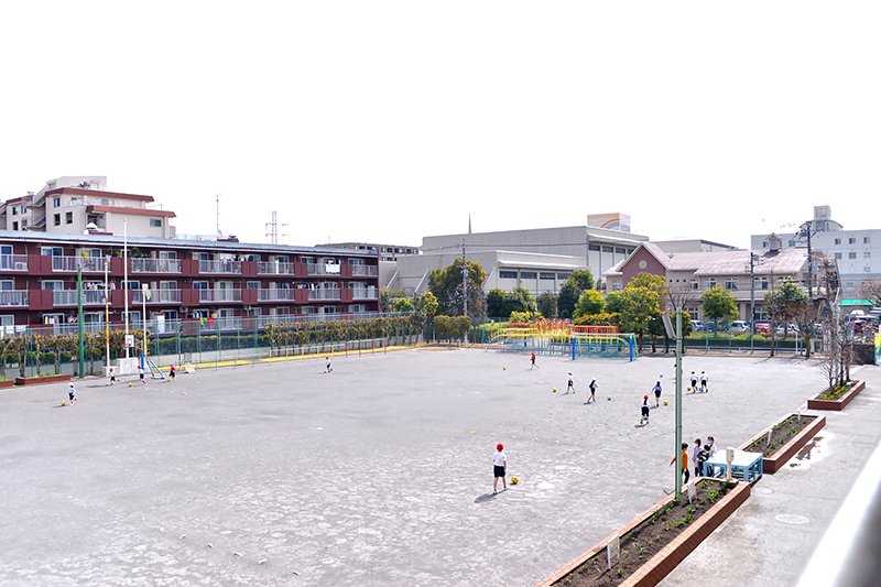 広々とした校庭