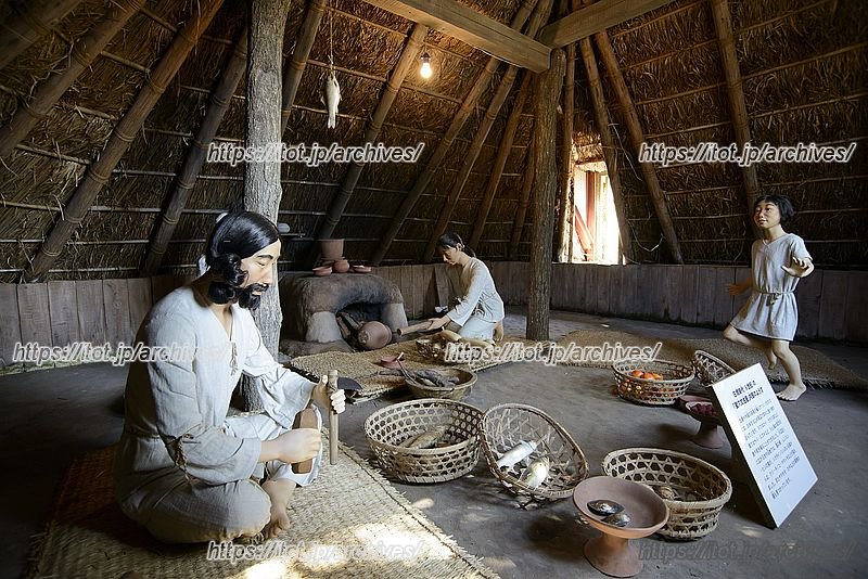 「伊興遺跡公園」 復元展示されている竪穴式住居 ※画像提供:足立区