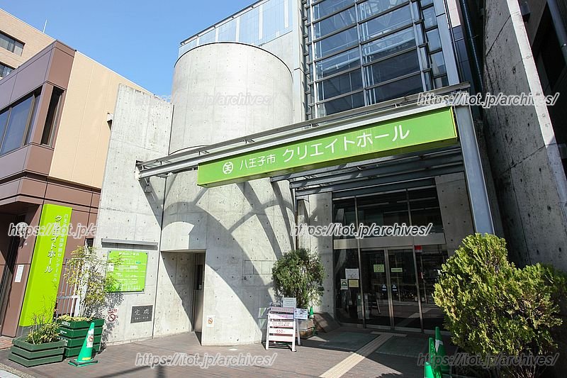 「くりちゃん広場」は「八王子市生涯学習センター」の1階にある