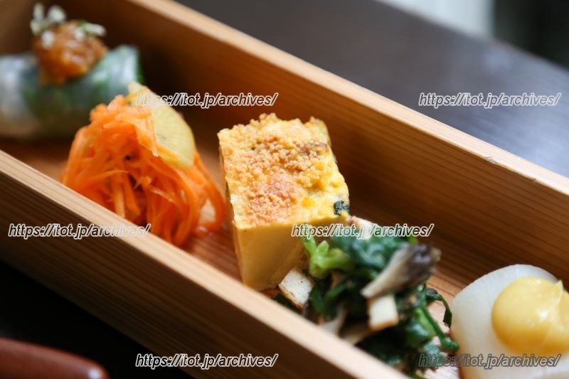 ランチで一番人気の「ロカのお昼ごはん」に付く木箱の前菜