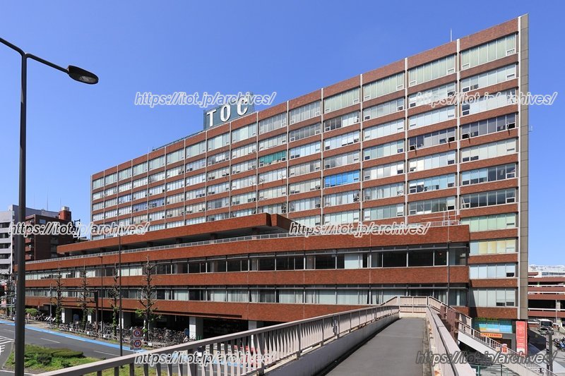 現在の「TOCビル」外観