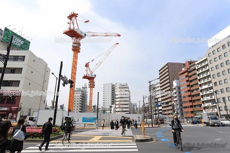 駅前では「旧ゆうぽうと」跡地に大規模複合開発が進行中