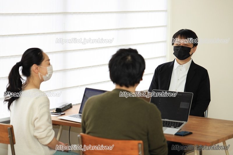 インタビュー中の模様