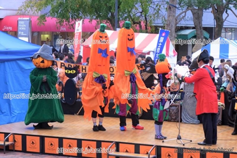 例年10月に開催される「ハロウィンin多摩センター」、写真は2018（平成30）年の仮装コンテストの様子
