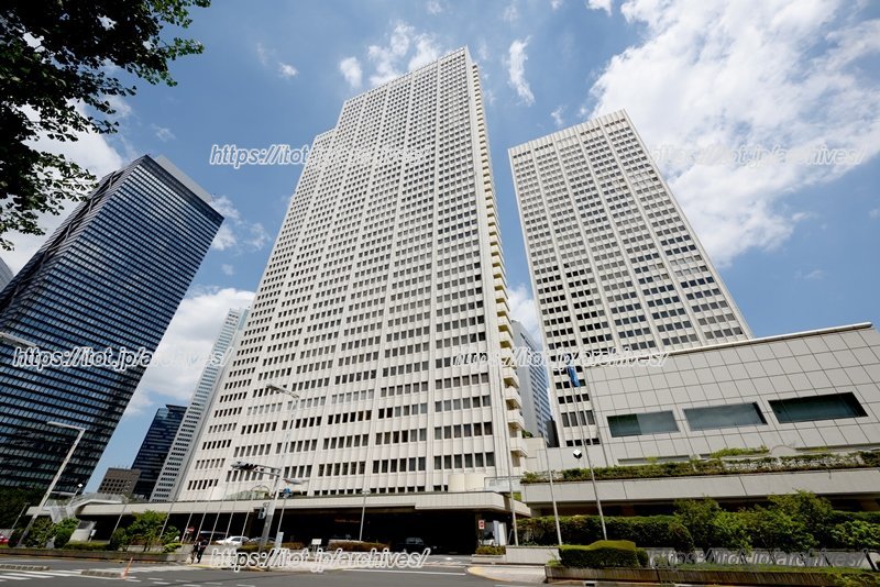 当時の常識にとらわれずに、オフホワイトの外壁が採用された