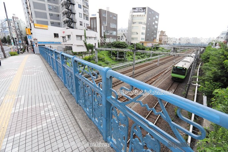 「駒込橋」から見えるJR山手線