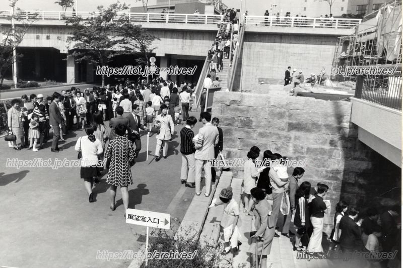 開業当時、「展望室」待ちの行列が「新宿」駅まで続いたこともあったという
