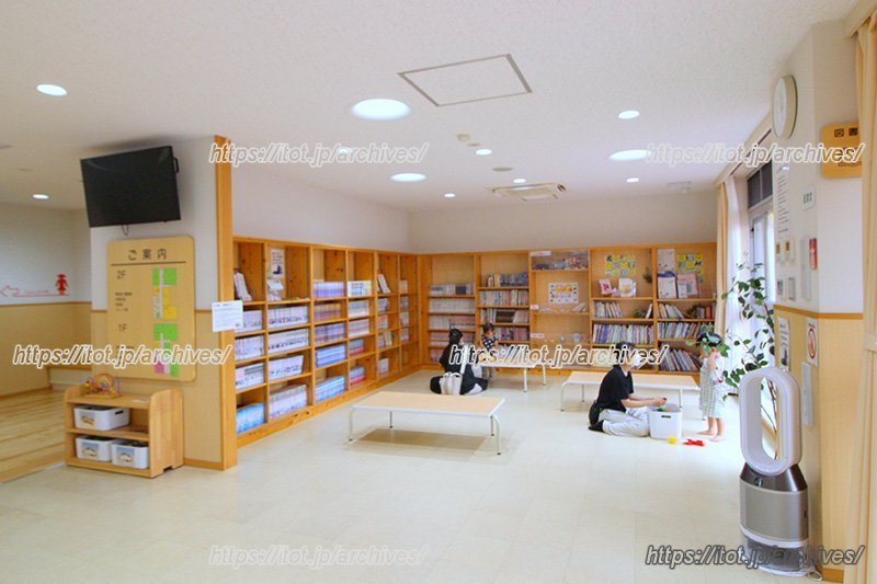 絵本や児童書、漫画も充実。自由に過ごせる「図書室・フリースペース」