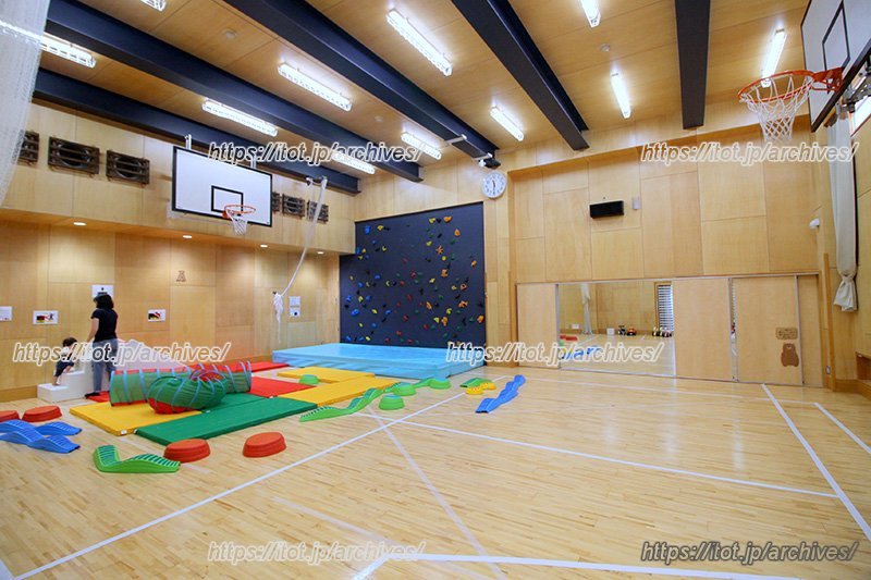 球技やダンス、ボルダリングなど多目的で利用できる「遊戯室」