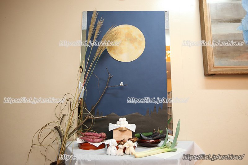 学校運営協議会の方により用意された、お月見の飾り