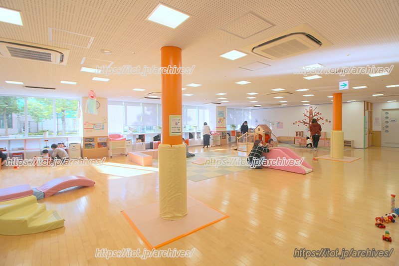 明るく広々とした中の様子