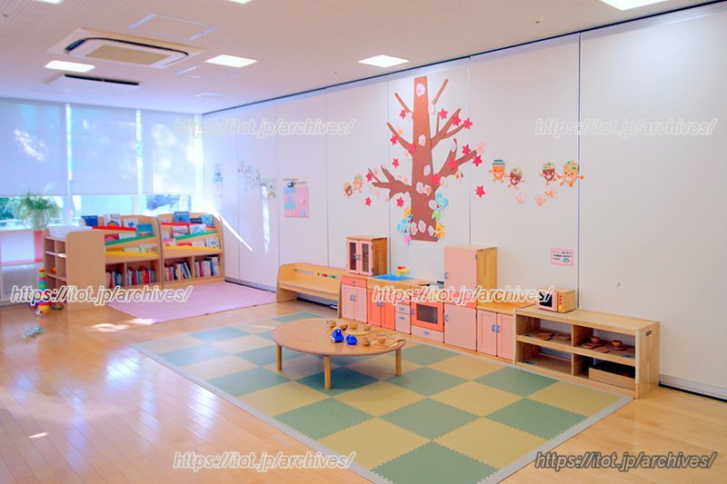 季節によって替わる壁面の制作物