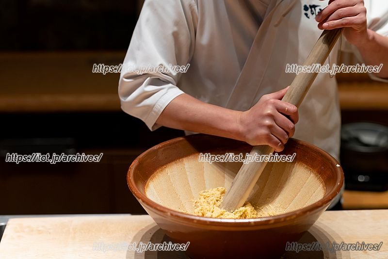 料理人の知識と技術によって守られてきた伝統の味　※写真提供：河文