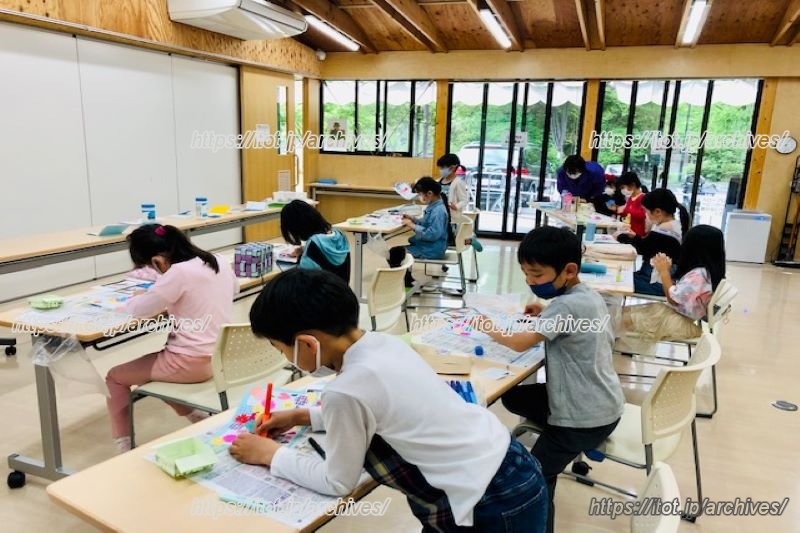 小学生向けのイベント「こどもクラフト」の様子（施設提供画像）