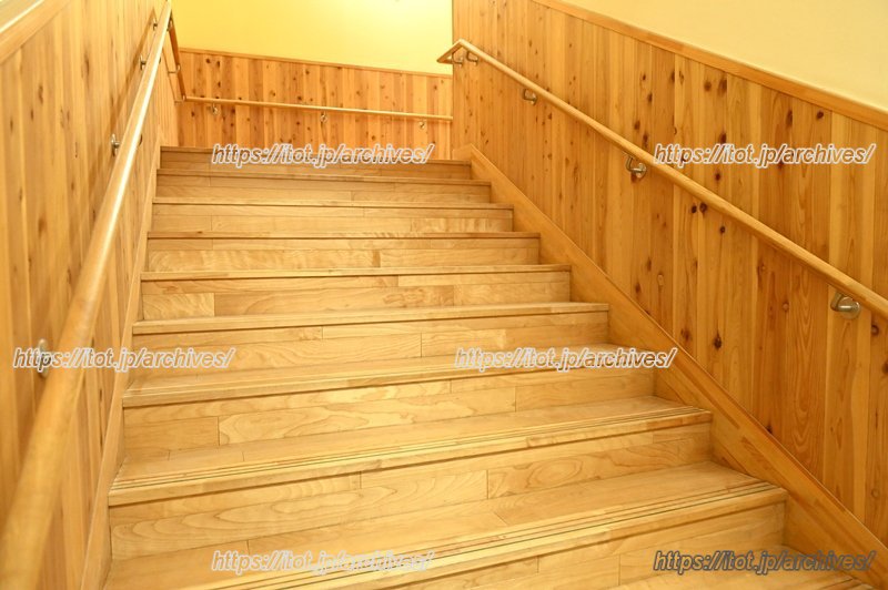 校舎のいたるところに使われている奥多摩産の木材