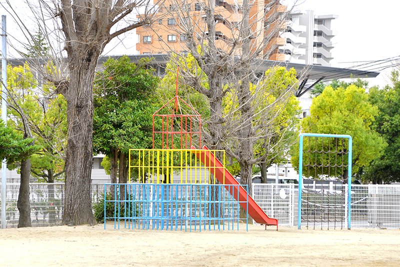 校庭の遊具