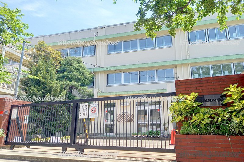 「川崎市立坂戸小学校」正門