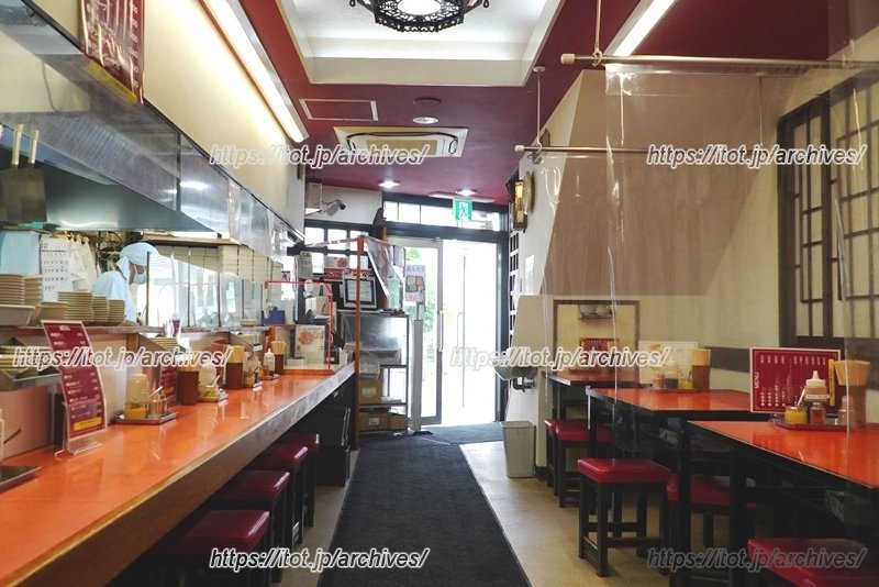 歴史を感じさせる店内