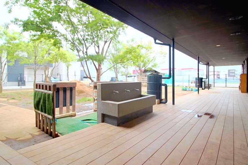 園庭に面した広い縁側