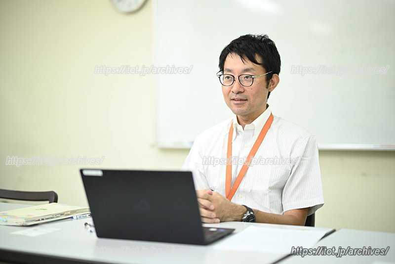 西東京市の住みやすさを説明する、稲越さん