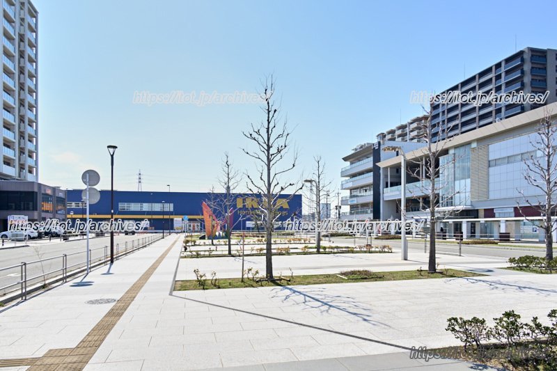 美しく整備された「新宮中央」駅前