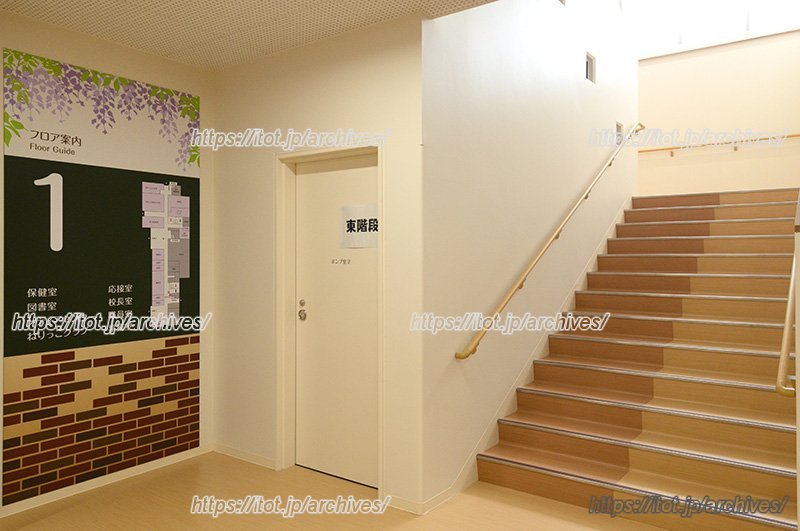 「藤色」がテーマカラーの1階フロア