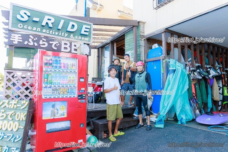 「S-RIDE」スタッフの皆さんと佐藤さん（左端）