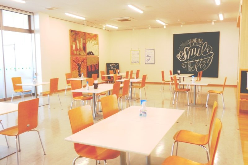 「三浦市民交流センター ニナイテ」の交流スペース（提供：三浦市）