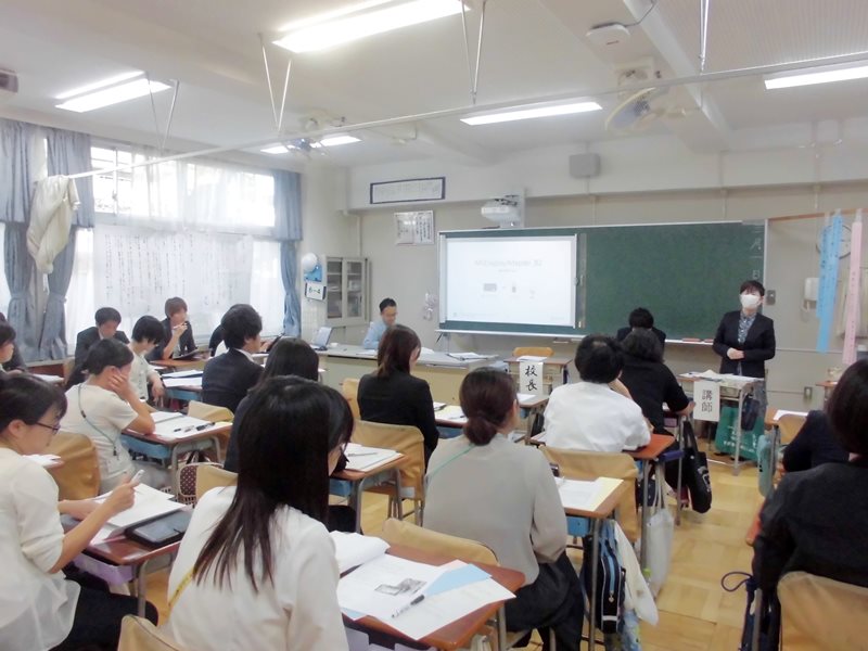 「国語授業の充実」の校内研究の様子（提供：杉並区立桃井第一小学校）