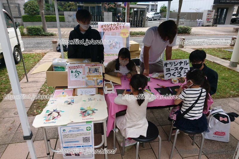 「アクト通りふれあいデイ」大学生による体験ブースの様子