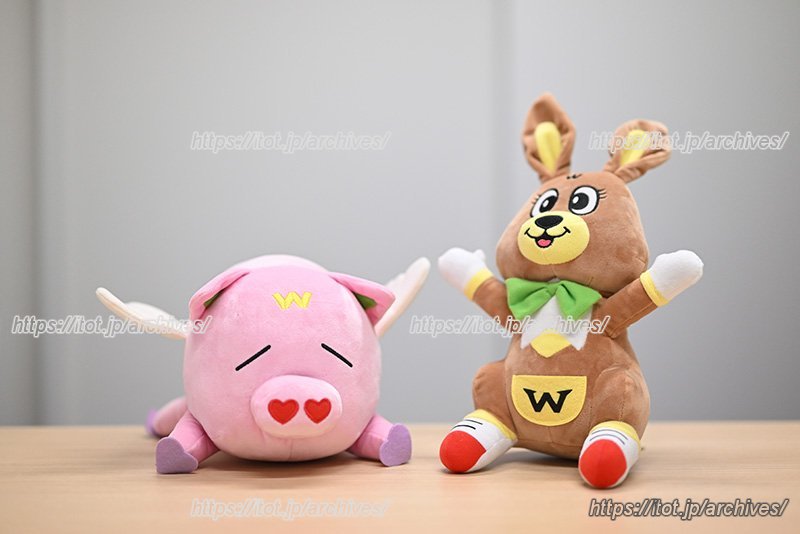 蕨市マスコットキャラクター 「エンジェルわらぶー」と「ワラビー」