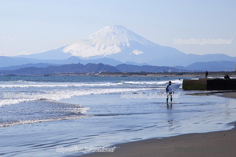 富士山を背にサーフィンができる「片瀬西浜・鵠沼海水浴場」