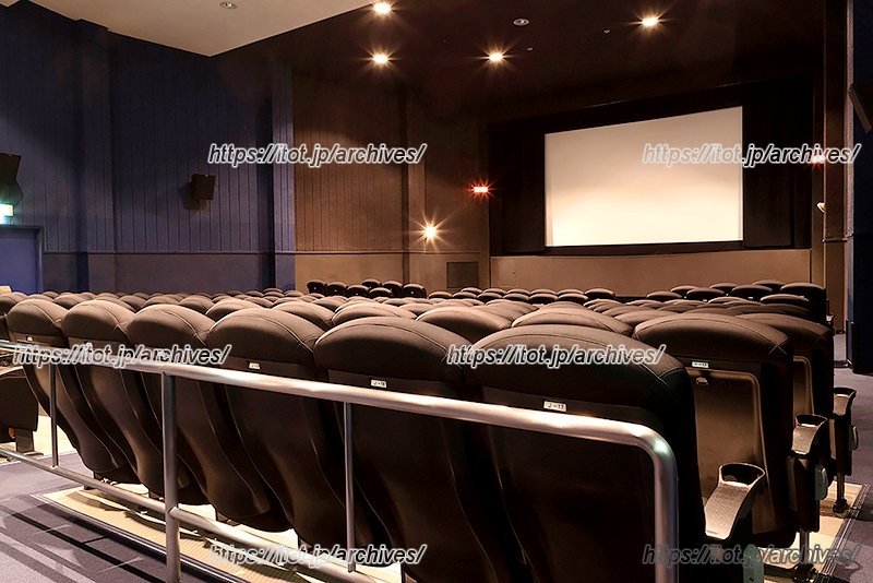 座席とスクリーン