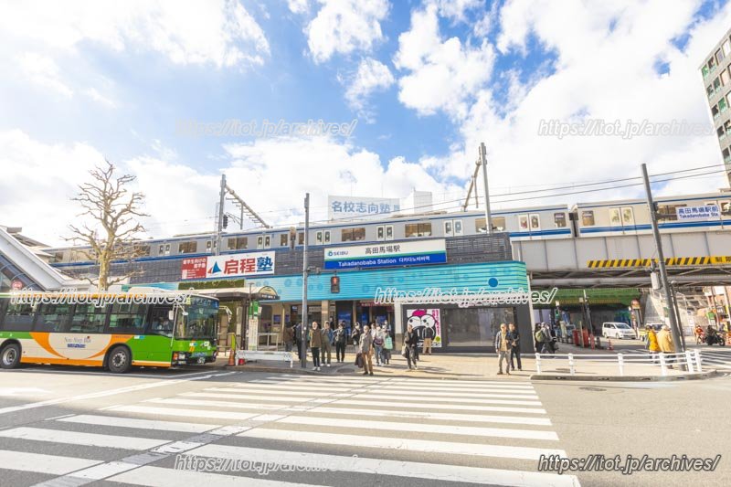 バスも多く出ている「高田馬場」駅前の様子