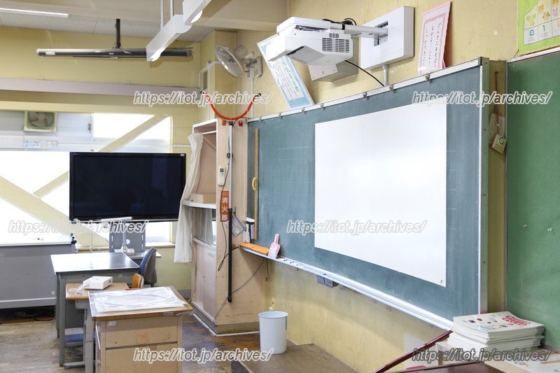 教員も研修などでICTスキルの向上に努めている