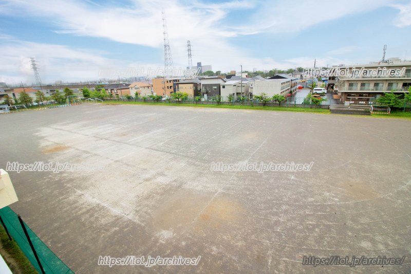 100mを直線で取れる広い校庭