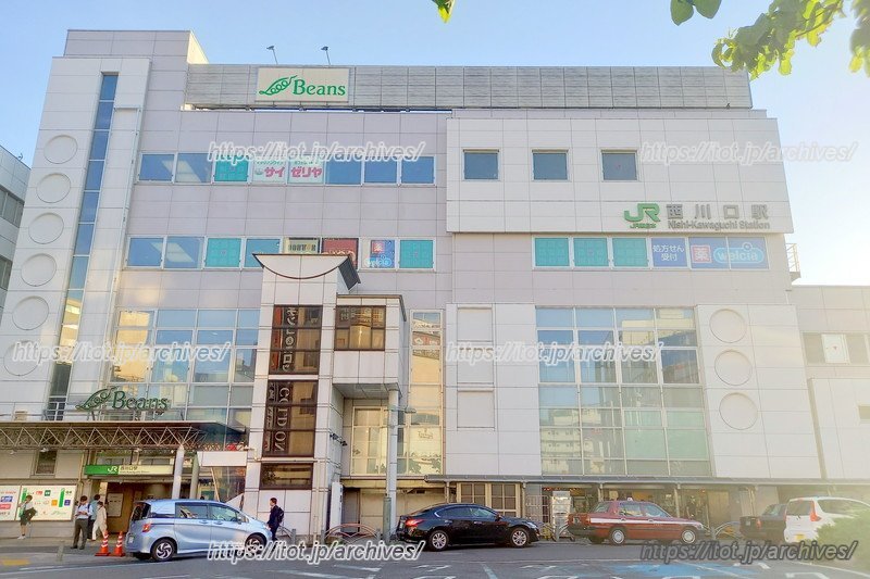 東口から見た「西川口」駅舎。商業施設「beans西川口」と直結している