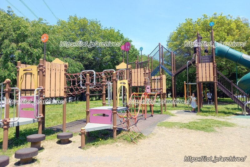 アスレチック遊具「コバトンの迷宮」