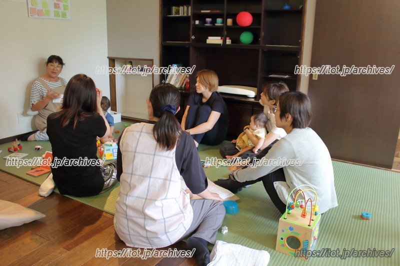 職員の方の話を聞く利用者のみなさん