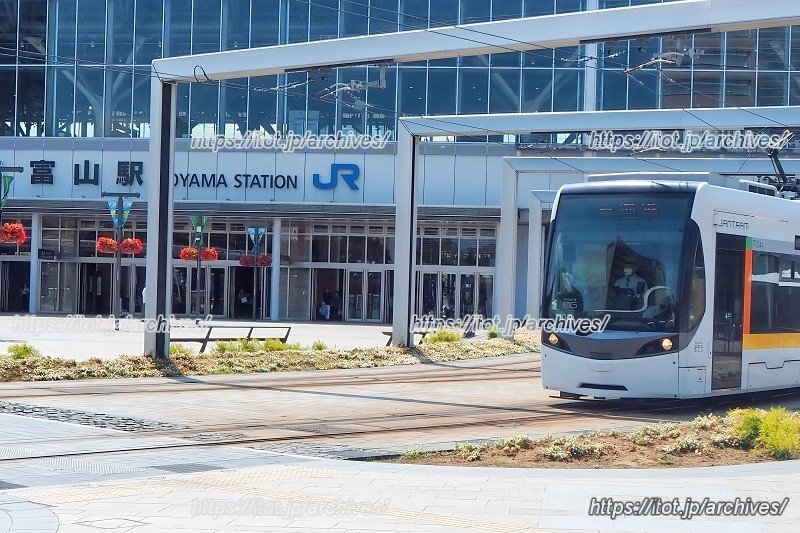 富山市民の長年の夢だった、路面電車の南北直通運転。2020（令和2）年3月から開始された。