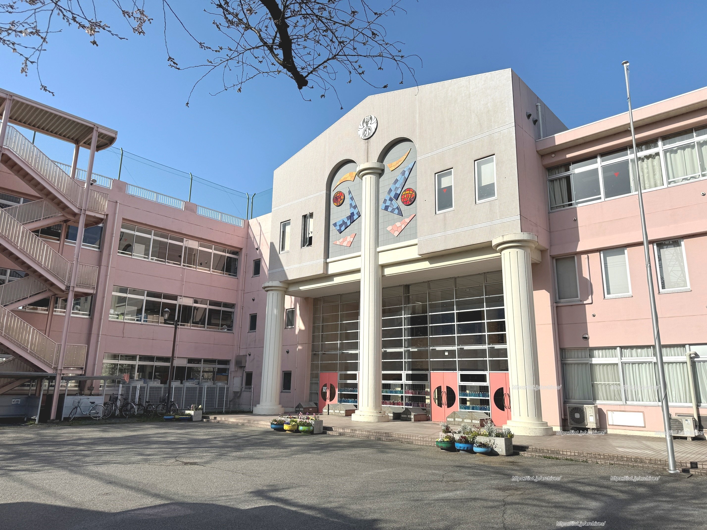 「埼玉大学教育学部附属小学校」の校舎