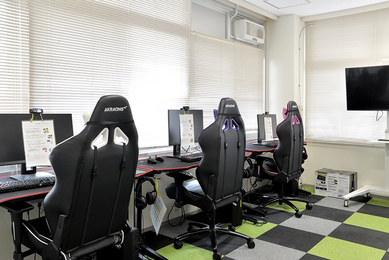 企業から寄贈されたゲーム機がある「eスポーツコーナー」