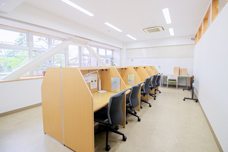 宿題やテスト勉強ができる「学習室」