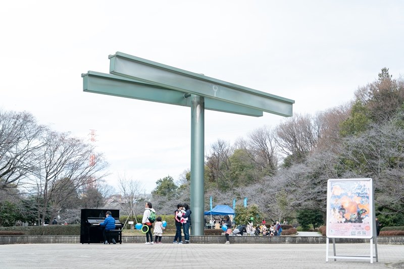 ストリートピアノで楽しむ様子（提供：町田市）
