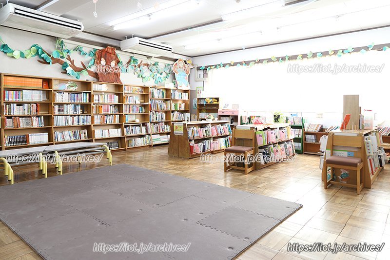 ゆったりくつろぎながら読書が楽しめる「よみもののへや」