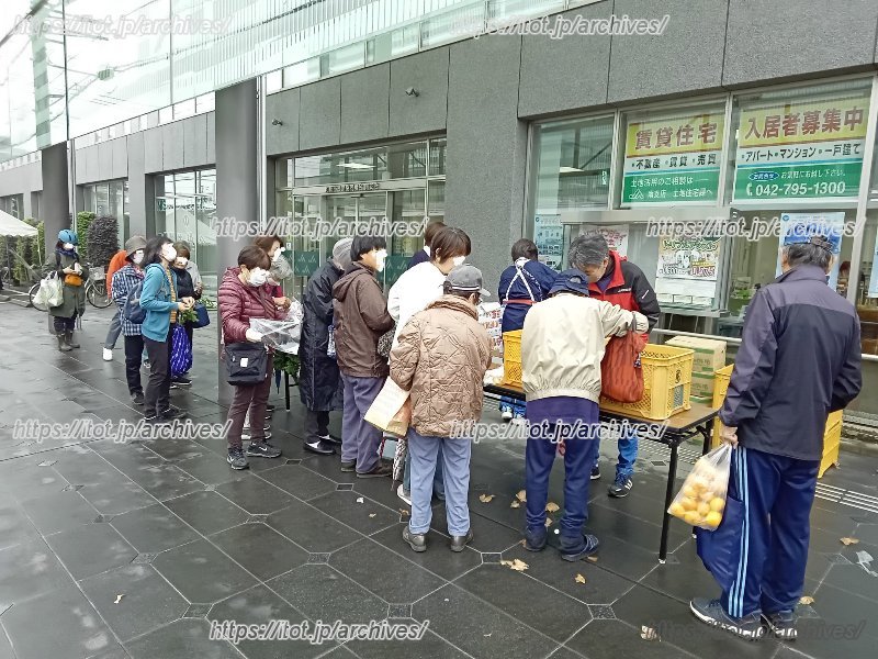 秋の収穫感謝市にて行われた、果物詰め放題（提供：JA町田市（町田市農業協同組合）公式X）