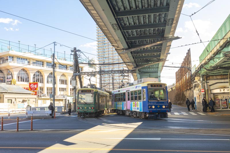 JR線のガード下をくぐる都電荒川線
