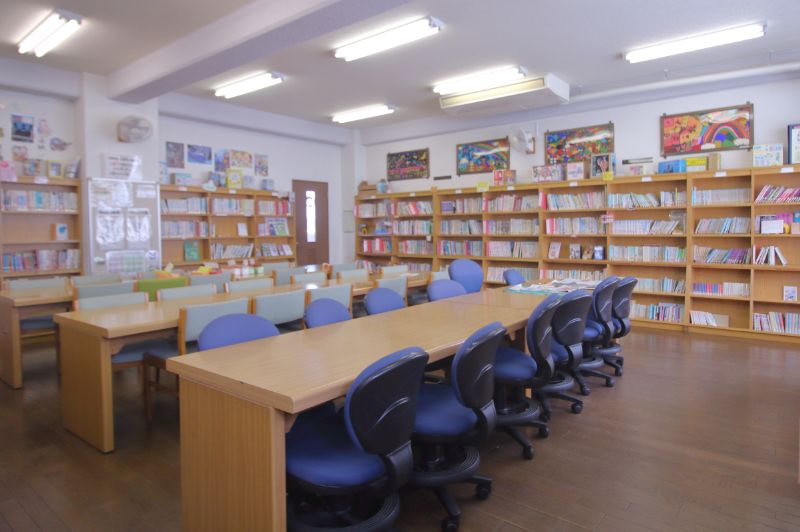 3～6年生向けの高学年図書室